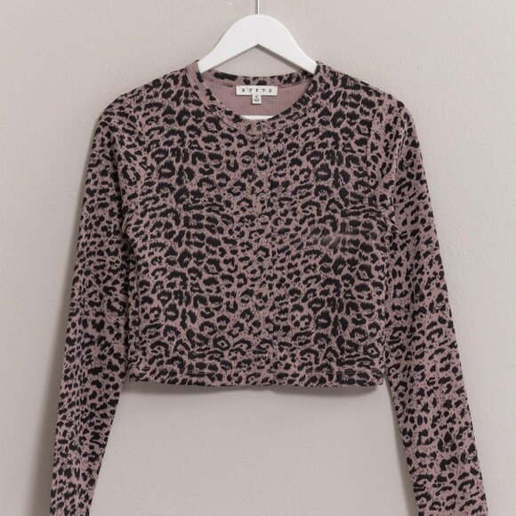 HYFVE Animal Print Snap-Down Crop Cardigan - Trendy & Cozy for Every Season - Picture 4 of 7